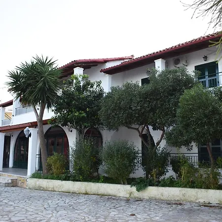Akti Panela מלון